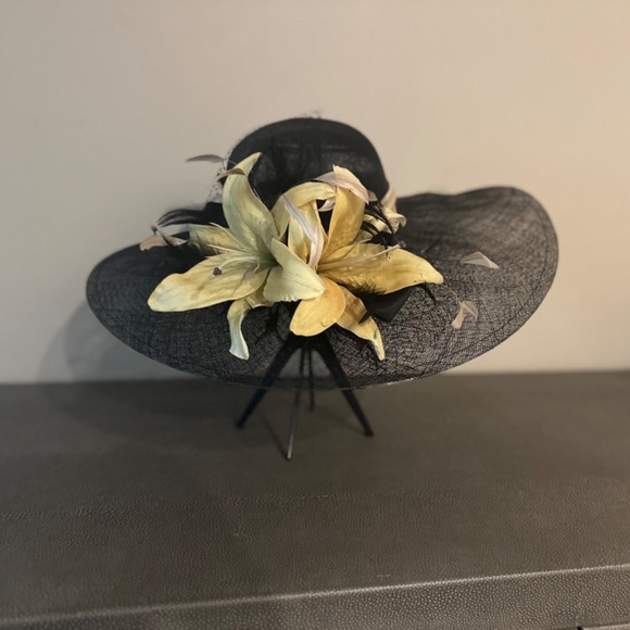 Black and tan Kentucky Derby Hat (Fits hat size 22.5) - Picture 1 of 4